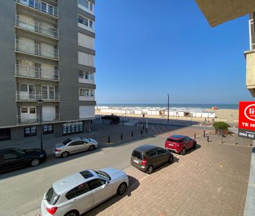 GEMEUBELD - Volledig gerenoveerd 3- slaapkamer appartement met ZIJD... - Photo 6