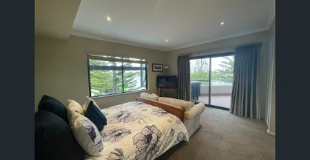 IN TOWN EXECTUIVE UNIT - Photo 3