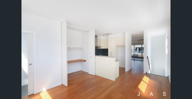 Stylish Reverse-Living Townhouse - Photo 1