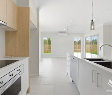 Brand New 4 Bedder Family House unbeatable LOW Price $630 pw - Photo 2