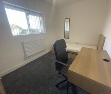 1 bedroom in a house share to rent - Photo 3