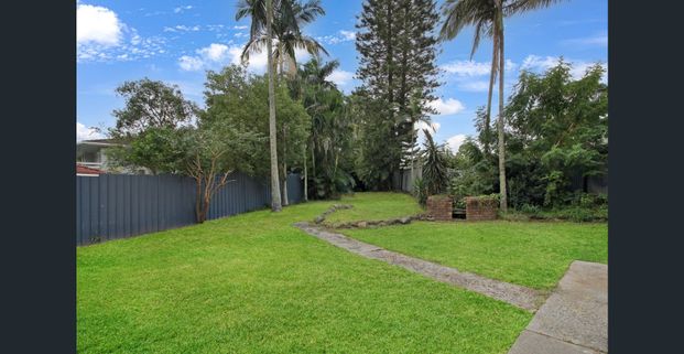 Cozy Dual Family Living in Woodridge, QLD! - Photo 1