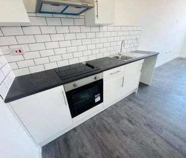 2 bedroom flat to rent - Photo 2