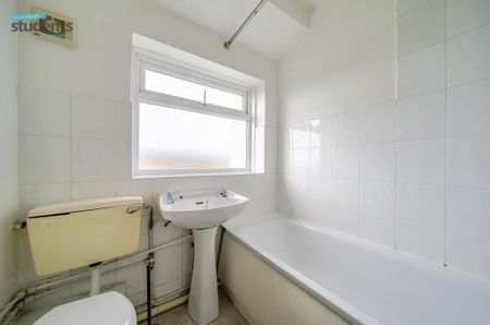 5 bedroom semi-detached house to rent - Photo 4