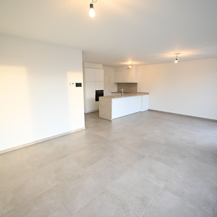 RUIM & SUBLIEM appartement met AUTOSTAANPLAATS nabij centrum Sint-Kruis - Photo 1
