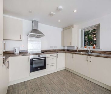 Modern, stylish two bed/two bath apartment with allocated parking a... - Photo 4