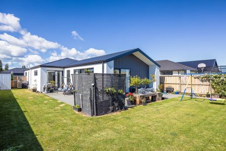 Modern Comfort in Ravenswood - Photo 5