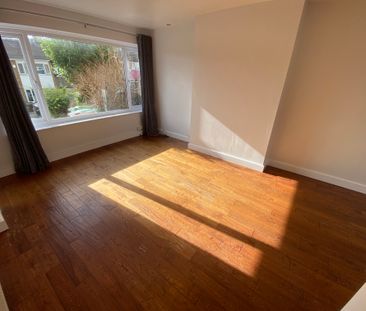 3 Bed - 30 Somerdale Grove, Leeds - LS13 4SE - Student - Photo 2