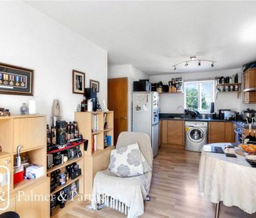 2 bedroom coach house to rent - Photo 6