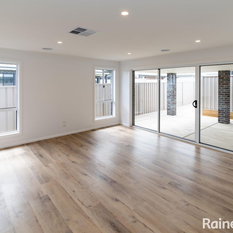 GOBBAGOMBALN LIVING - Photo 1