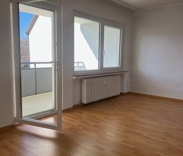 Gepflegte 4-Zimmer-Wohnung mit Balkon und guter Einkaufsmöglichkeit! - Foto 6