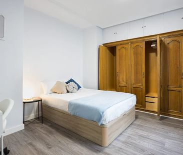 Calle de Cavanilles, Madrid, Community of Madrid 28007 - Photo 3