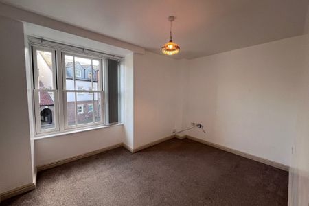 Hopmans Court - Photo 2