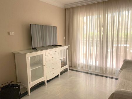 Apartamento planta baja en alquiler en Marbella - Photo 4