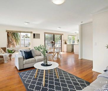 ONLY A STONES THROW AWAY FROM PACIFIC WERRIBEE! - Photo 2