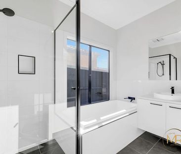 Modern Family Home in a Sought-After Location - Photo 4