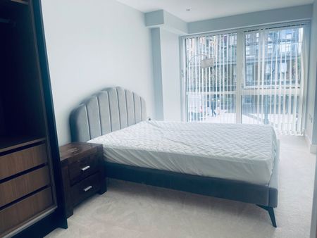 2 Bed Flat, Greenwich, SE10 - Photo 3