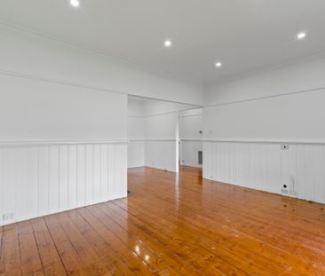 A Charming 3-Bedroom Home Tailored for Comfortable Living - Photo 4