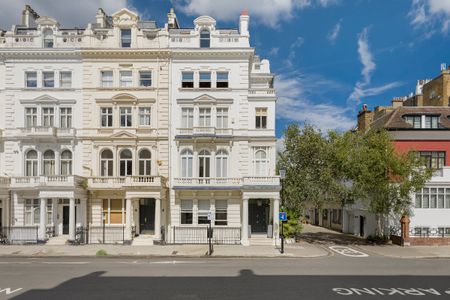 An extremely bright modern two-bedroom apartment in South Kensington - Photo 2