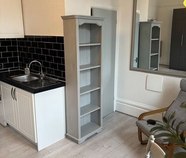 Studio Flat, Shepherds Bush Road, W6 - Photo 6