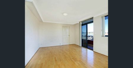 Spacious One bed room Apartment close to Ashfield Train Station - Photo 2