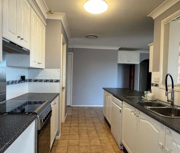 Popular Huntington Heights Estate!! Quality Single Level Home! - Photo 3