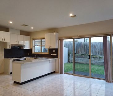 2/35 Angus Drive, Glen Waverley - Photo 1