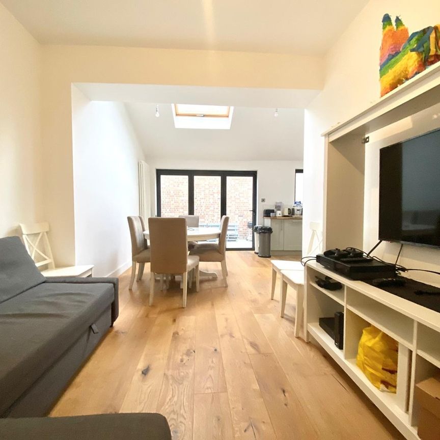 3 Bed Flat, Evelyn Road, SW19 - Photo 1