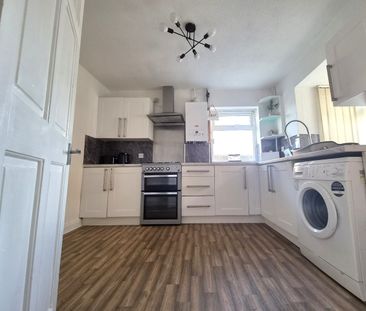 3 Bed End Terrace, Salcot Walk, M40 - Photo 6
