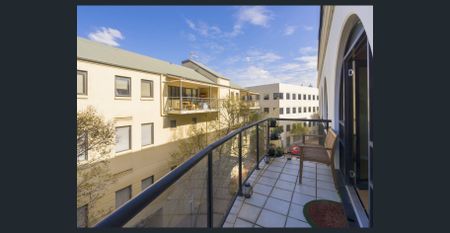 Two Storey, New York Style Apartment - Photo 4