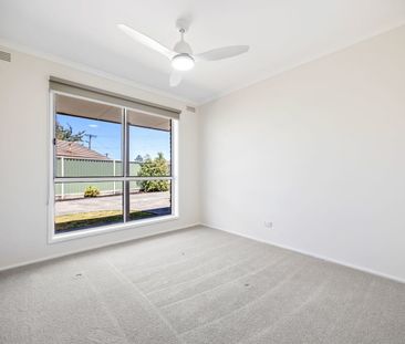 Charming family home in popular Wendouree school pocket - Photo 3