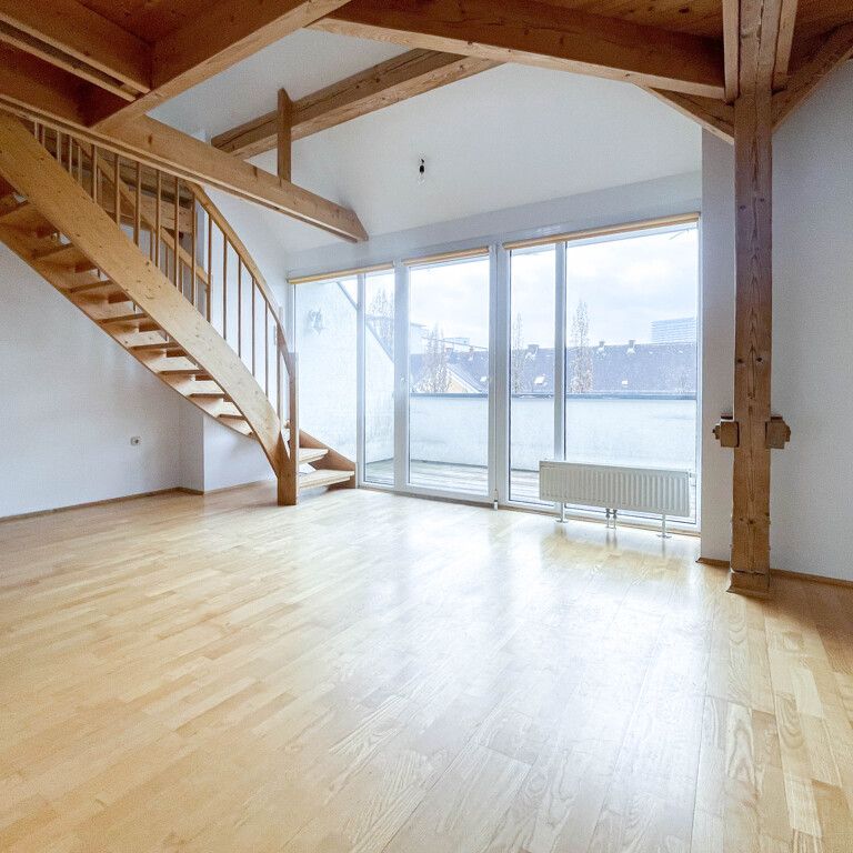 Großzügige 4- Zimmer-Wohnung mit Balkon in URFAHR - unbefristetes Mietverhältnis - Photo 1