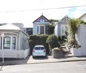 Charming pet friendly Home on Wallace Street – Your Perfect Sanctuary! - Photo 2