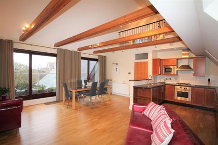 3 bedroom penthouse to rent - Photo 3