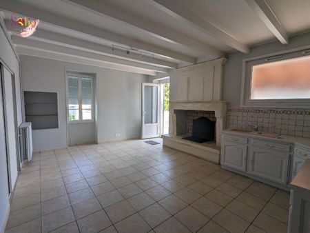 Location Maison 3 pièces 58m² ST MARTIAL SUR NE 17520 - Photo 4