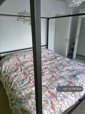 1 bedroom in a flat share to rent - Photo 4