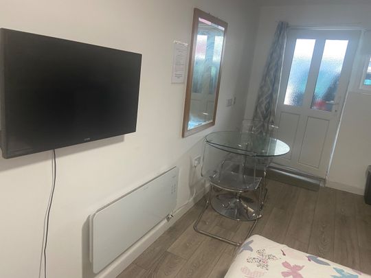 Studio Flat, Wavertree Road, L7 - Photo 1