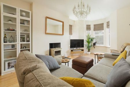 5 bedroom semi-detached house to rent - Photo 4