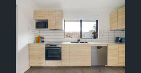 Top Floor, Modern Residence In A Prime Pocket Of Campsie - Photo 2