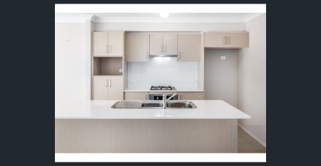 WELL PRESENTED LOW MAINTENANCE FAMILY HOME - Photo 4