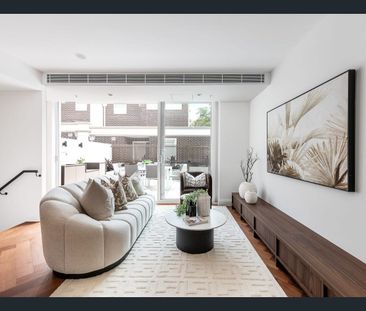 Luxurious Family Living with Private Lift in the Heart of Wahroonga - Photo 1