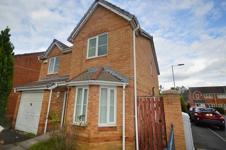 4 Bedroom Detached To Let - Photo 3