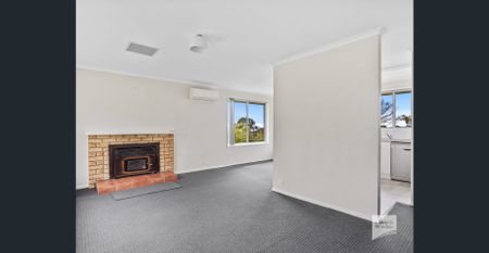 Spacious 3 Bedroom Home with Solar Power & Modern Comforts - Photo 5