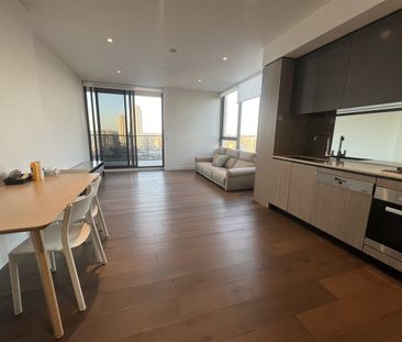 Spacious Fully Furnished High-Floor Apartment - Photo 2