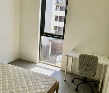 Fully furnished 1 bedroom apartment in the heart of Toowong - Photo 3