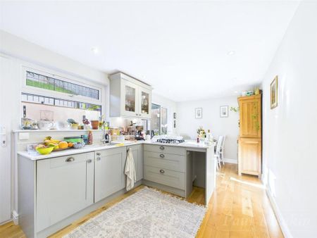 3 bedroom end of terrace house to rent - Photo 5