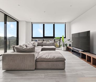 Stylish Two-Bedroom Apartment | Prime Gosford Location - Photo 2