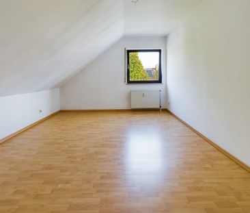 Gemütliche DG-Wohnung mit Balkon in ruhiger Lage - Photo 1