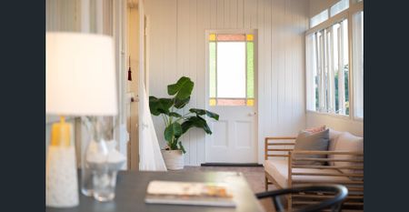 Sky-high position with lifelong, grandstand city views – 3.3km to CBD - Photo 5