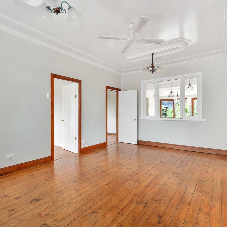 Charming Cottage in Prime Location - Photo 1